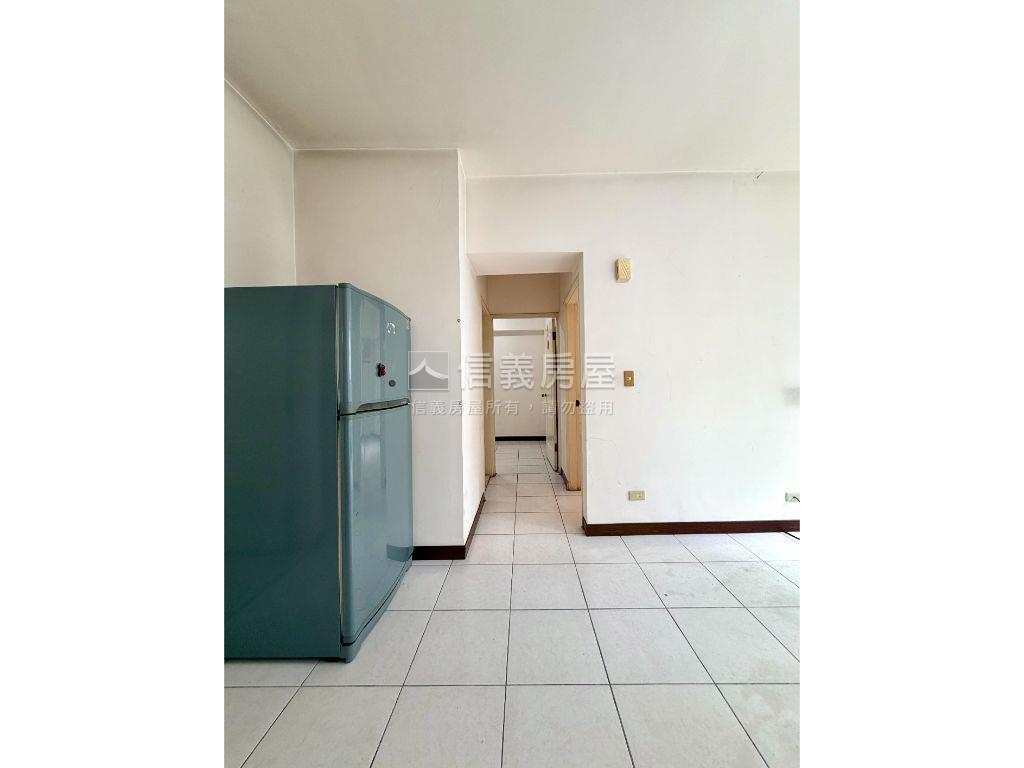 陽光沐浴。福德一路正兩房房屋室內格局與周邊環境