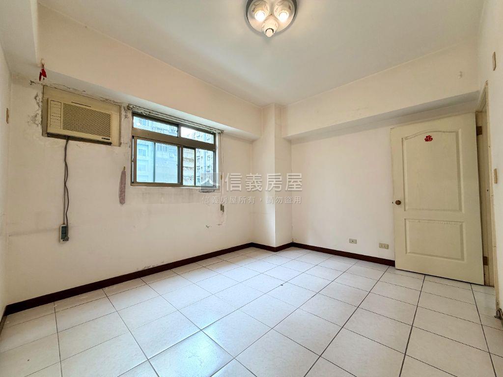 陽光沐浴。福德一路正兩房房屋室內格局與周邊環境
