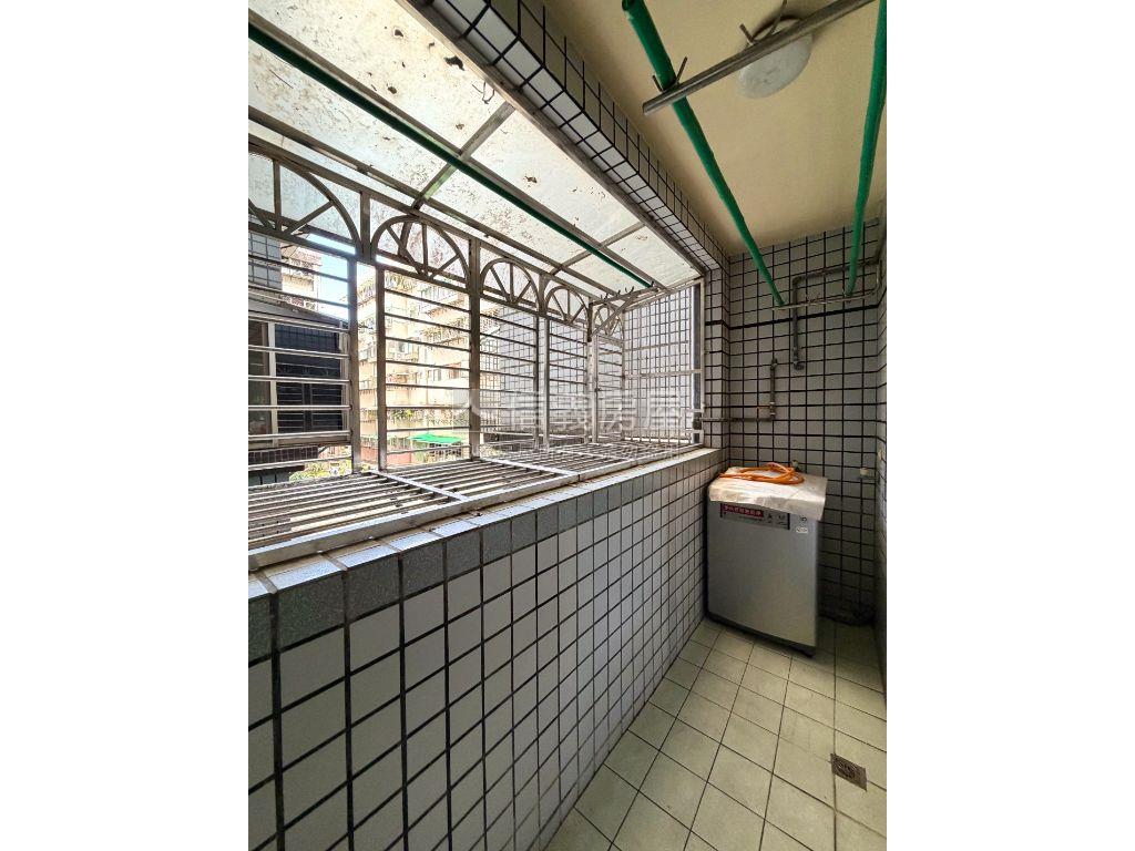 陽光沐浴。福德一路正兩房房屋室內格局與周邊環境