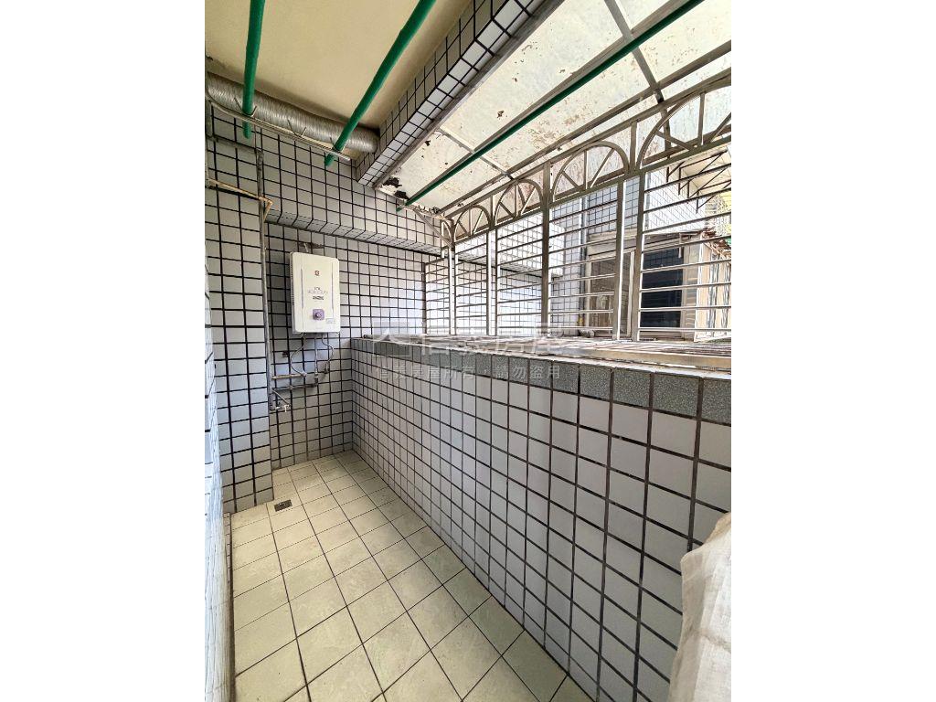 陽光沐浴。福德一路正兩房房屋室內格局與周邊環境