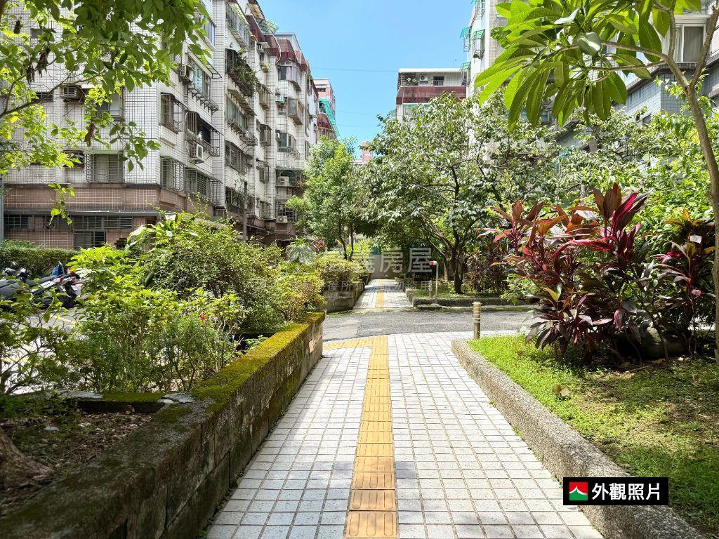 陽光沐浴。福德一路正兩房房屋室內格局與周邊環境