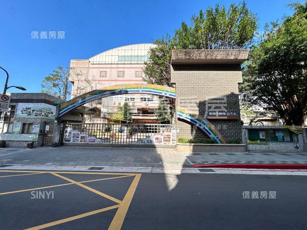 信義世貿鋼骨純辦房屋室內格局與周邊環境