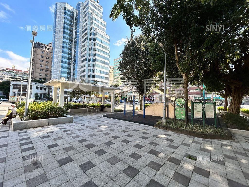 信義世貿鋼骨純辦房屋室內格局與周邊環境