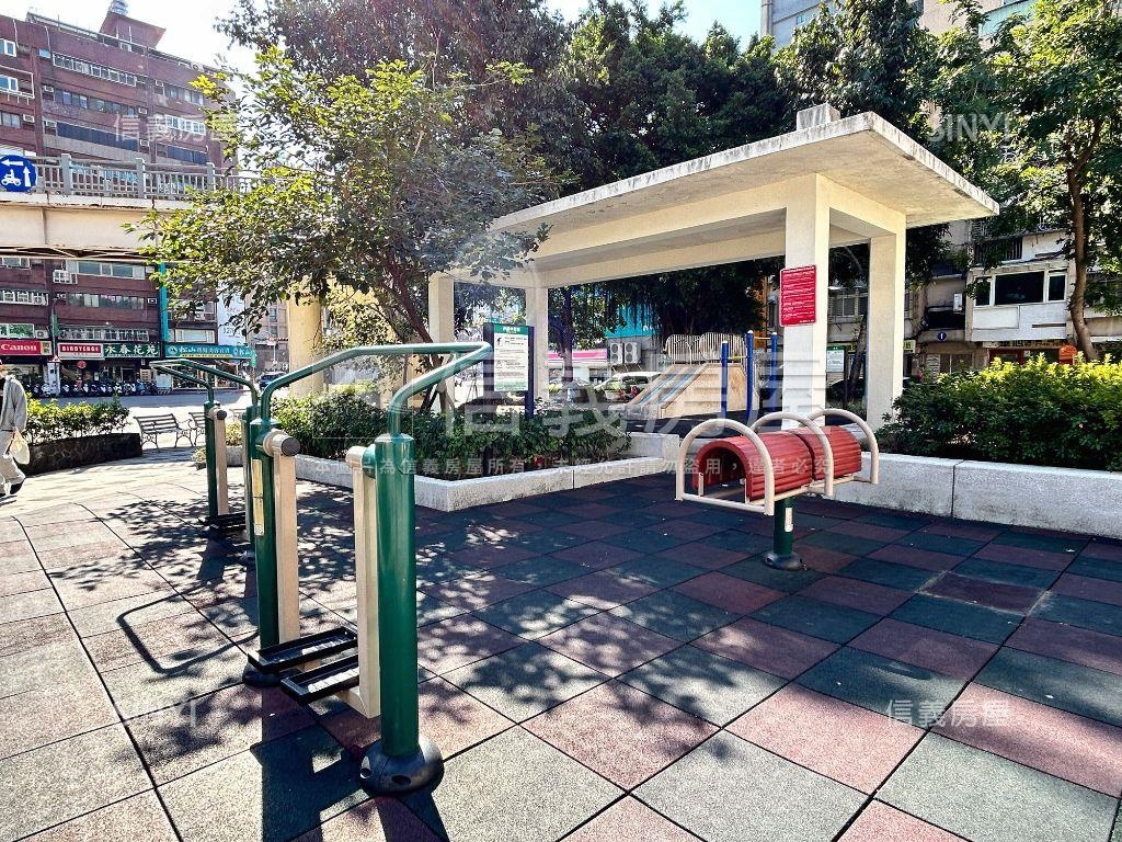 信義世貿鋼骨純辦房屋室內格局與周邊環境