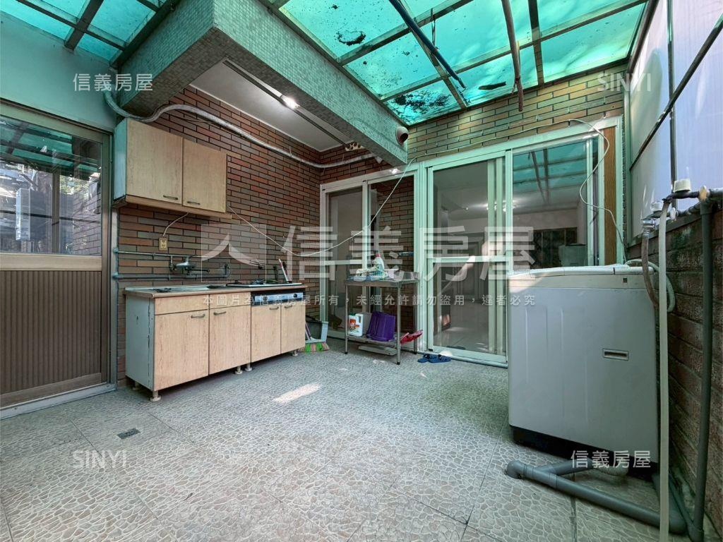 捷運利陽１樓庭院帶車位房屋室內格局與周邊環境