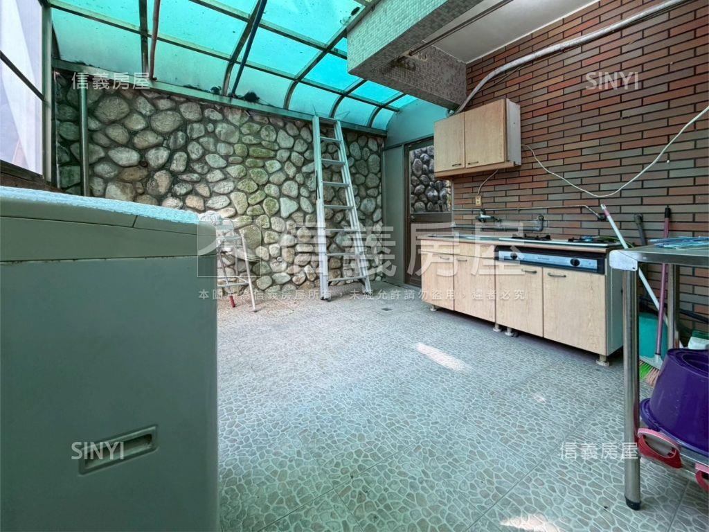 捷運利陽１樓庭院帶車位房屋室內格局與周邊環境