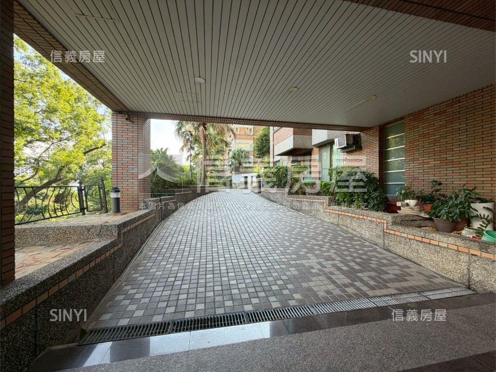 捷運利陽１樓庭院帶車位房屋室內格局與周邊環境