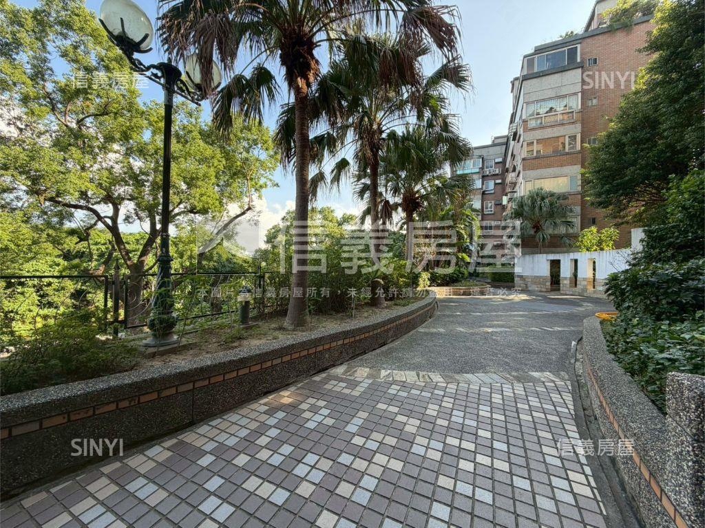 捷運利陽１樓庭院帶車位房屋室內格局與周邊環境