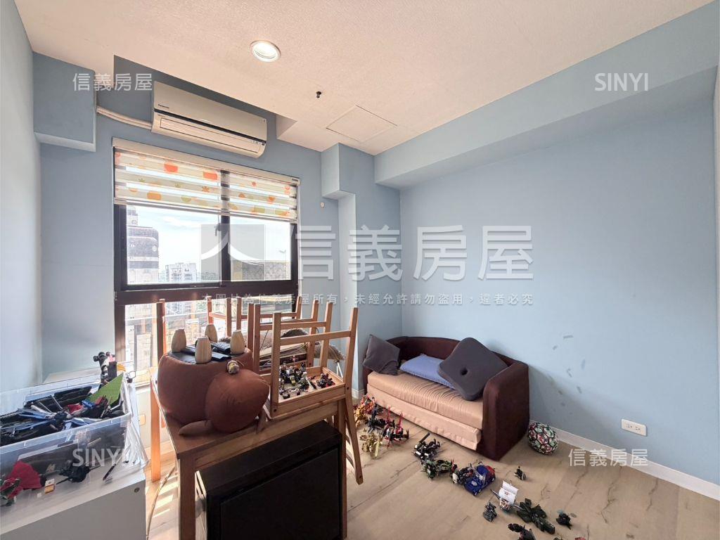 坐看雲起時３房車位世界１房屋室內格局與周邊環境