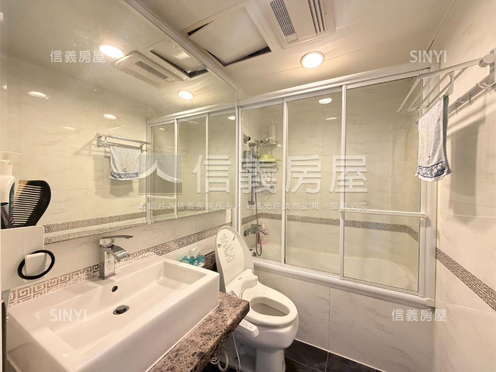 坐看雲起時３房車位世界１房屋室內格局與周邊環境