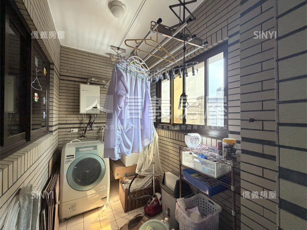 坐看雲起時３房車位世界１房屋室內格局與周邊環境