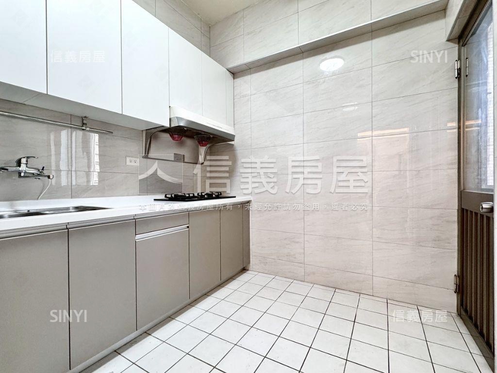 太子新象三房平車屋況極佳房屋室內格局與周邊環境