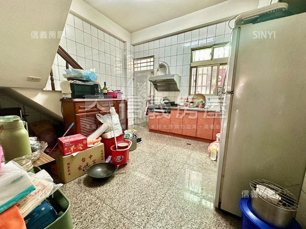 稀有！正忠義街上透天！房屋室內格局與周邊環境