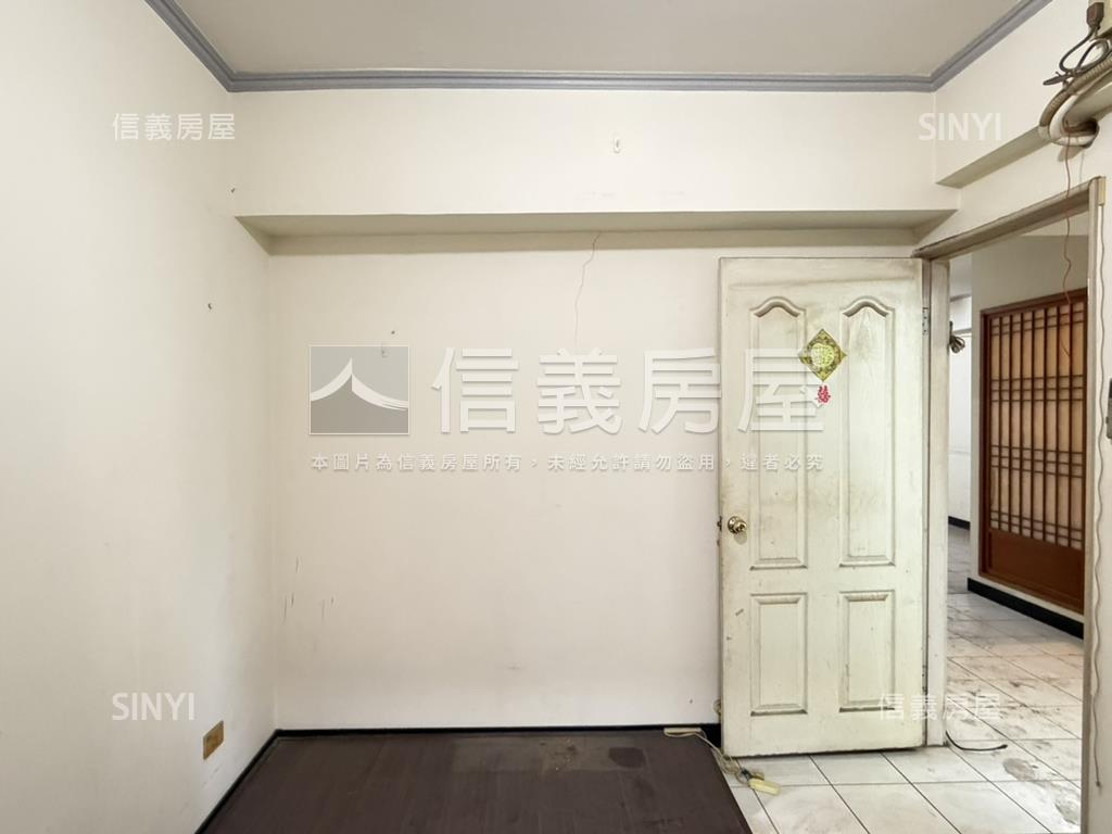 近文心崇德捷運站３房車位房屋室內格局與周邊環境