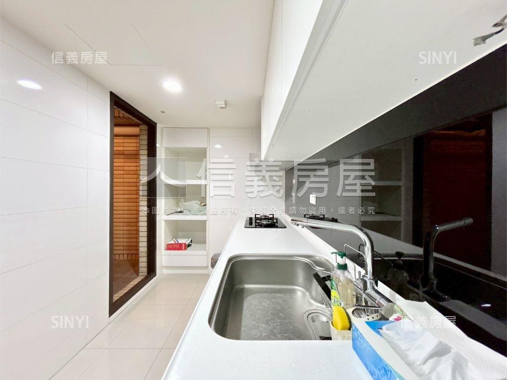 百萬美裝潢興傳高樓三房房屋室內格局與周邊環境