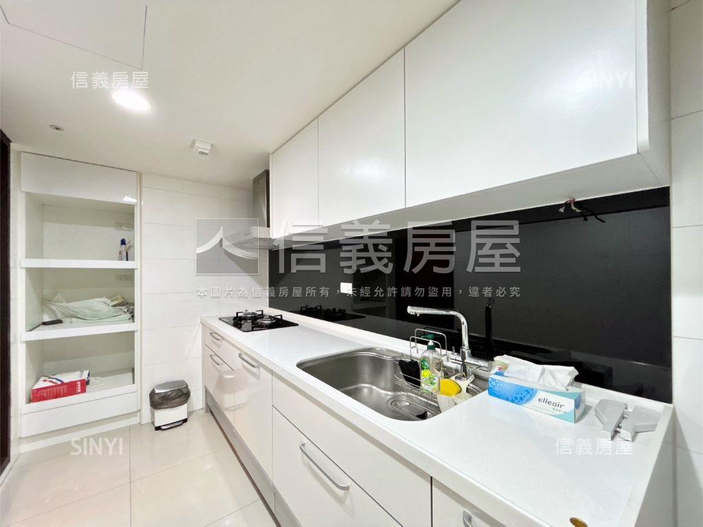 百萬美裝潢興傳高樓三房房屋室內格局與周邊環境