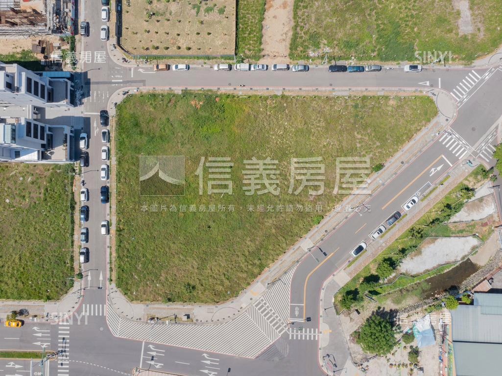 正十四期美和段土地Ｃ房屋室內格局與周邊環境