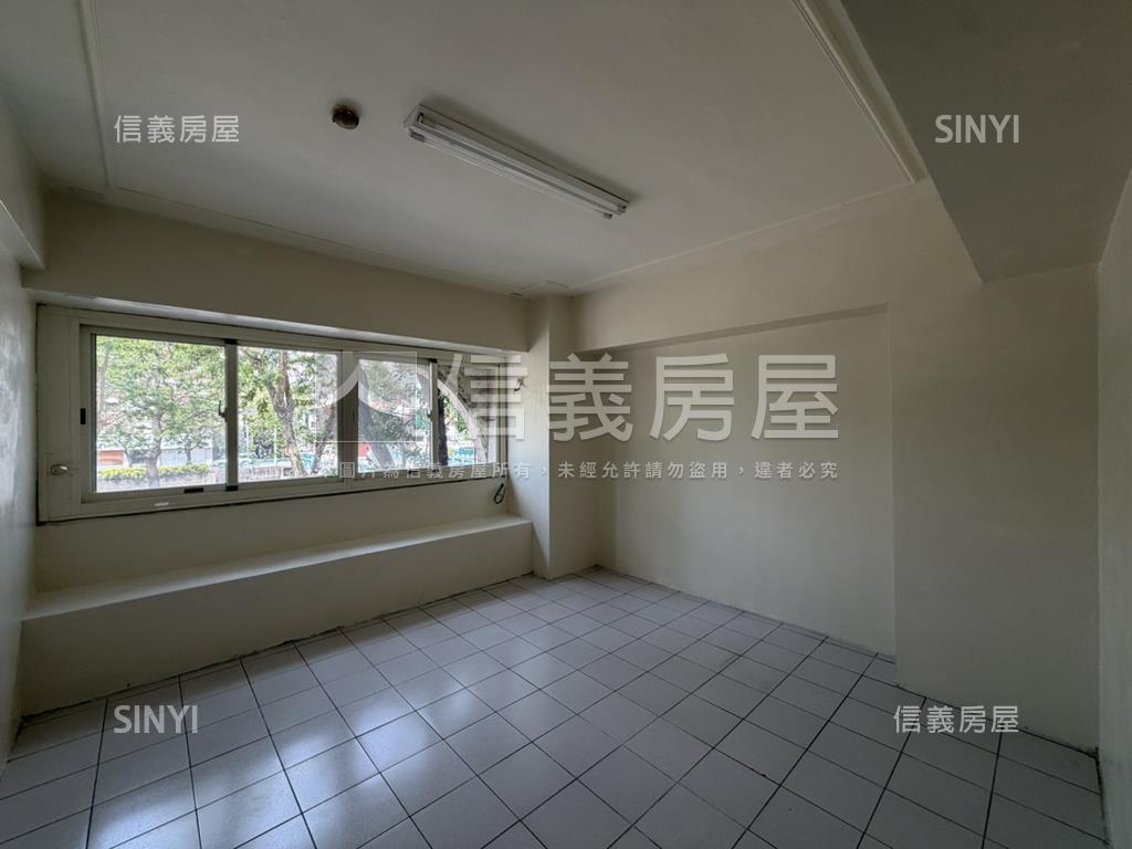 信義專任高坪效金店面房屋室內格局與周邊環境