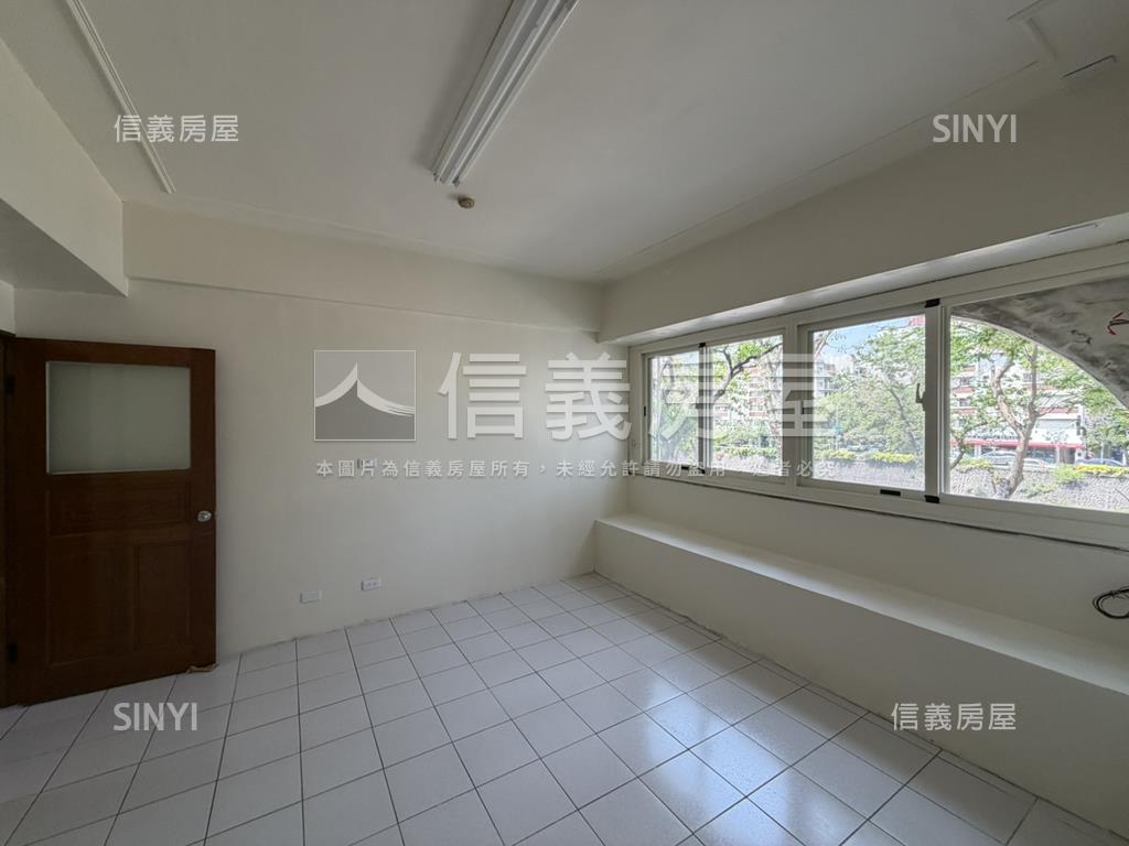 信義專任高坪效金店面房屋室內格局與周邊環境