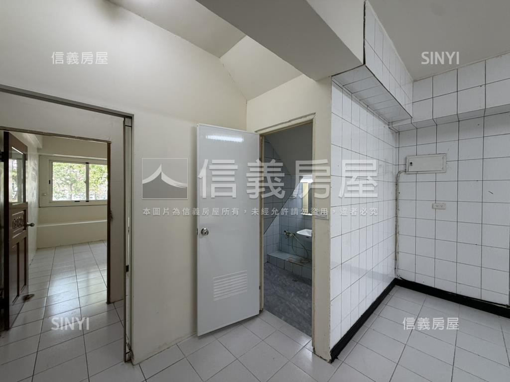 信義專任高坪效金店面房屋室內格局與周邊環境