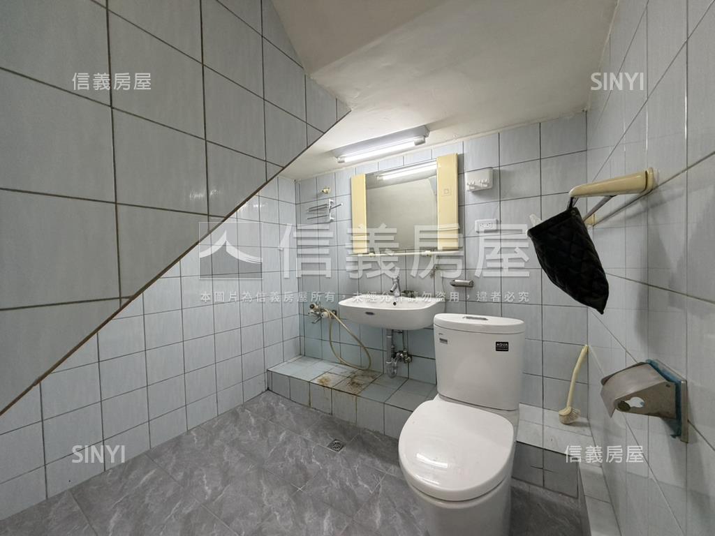 信義專任高坪效金店面房屋室內格局與周邊環境