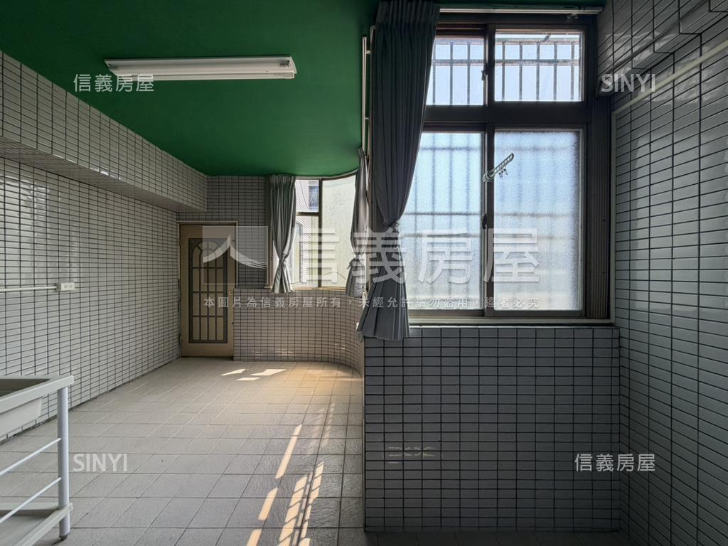 信義專任高坪效金店面房屋室內格局與周邊環境