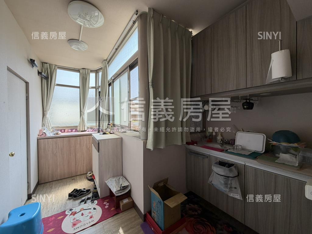 信義專任高坪效金店面房屋室內格局與周邊環境