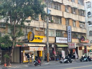 近日月光樂群正路吃市金店