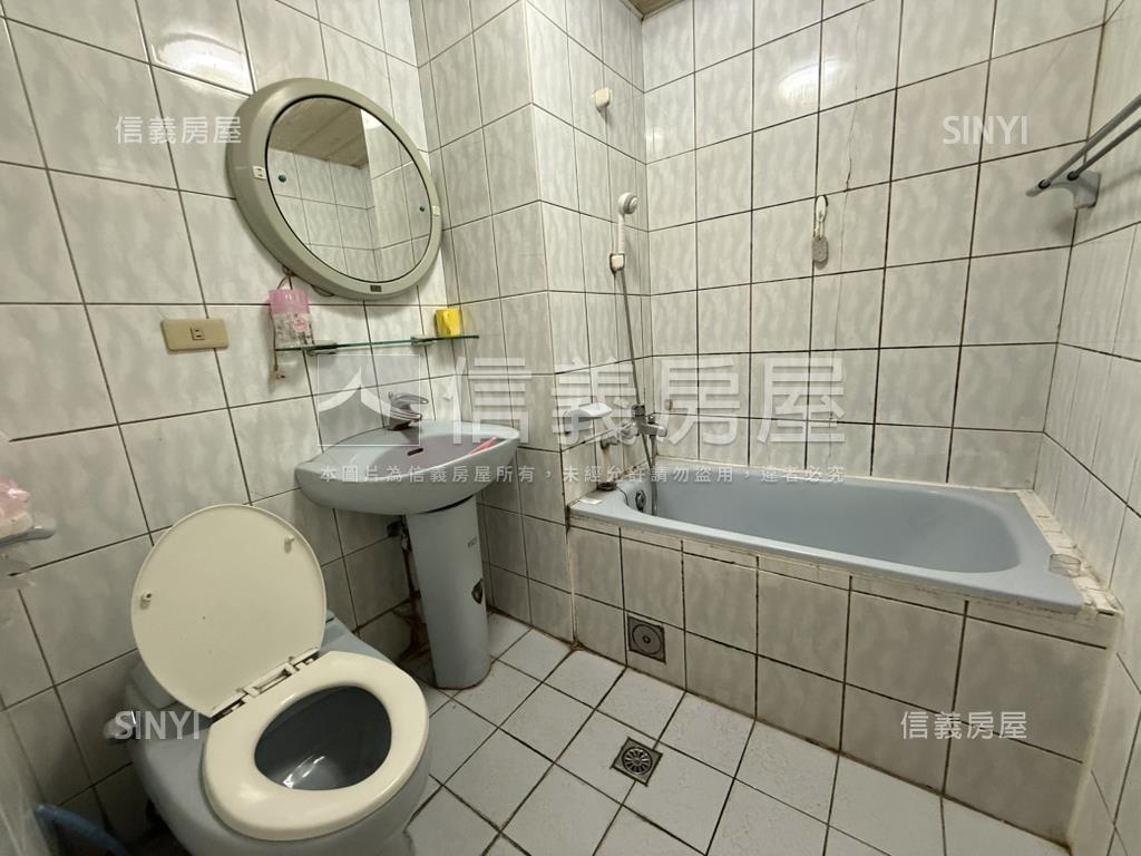 專任成家英雄鎮匠心美套房房屋室內格局與周邊環境