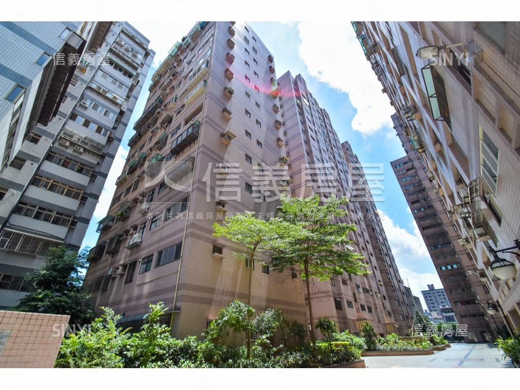 專任成家英雄鎮匠心美套房房屋室內格局與周邊環境