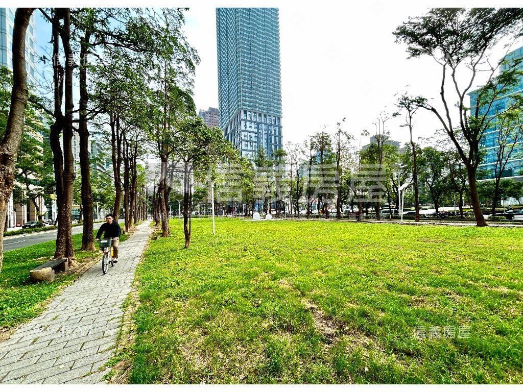 亞灣總圖高樓大三房房屋室內格局與周邊環境