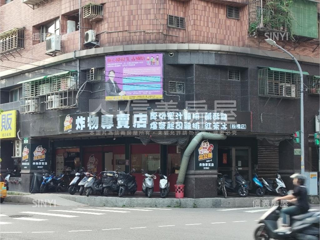 板橋顯眼角間店面房屋室內格局與周邊環境