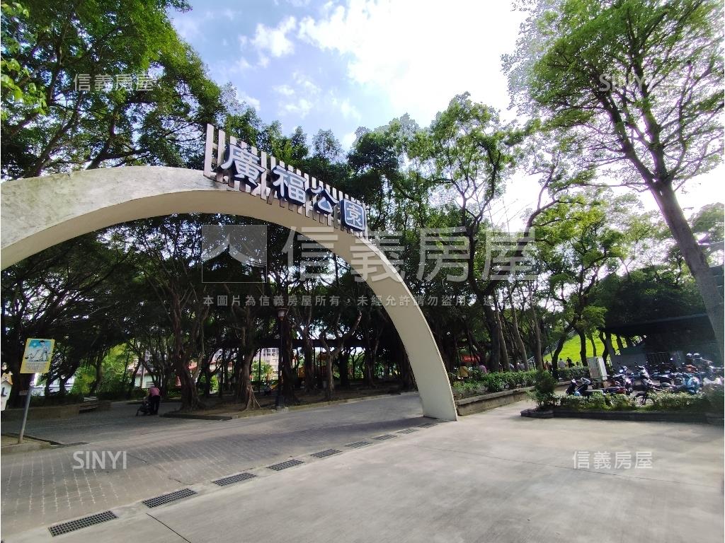 板橋顯眼角間店面房屋室內格局與周邊環境