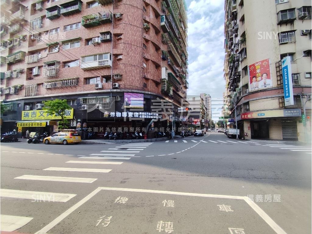 板橋顯眼角間店面房屋室內格局與周邊環境