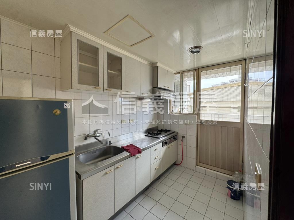 凱悅宮廷三房車位房屋室內格局與周邊環境