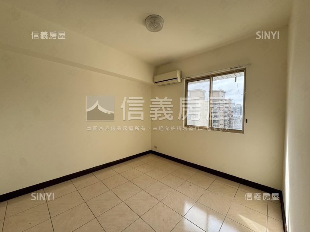 凱悅宮廷三房車位房屋室內格局與周邊環境