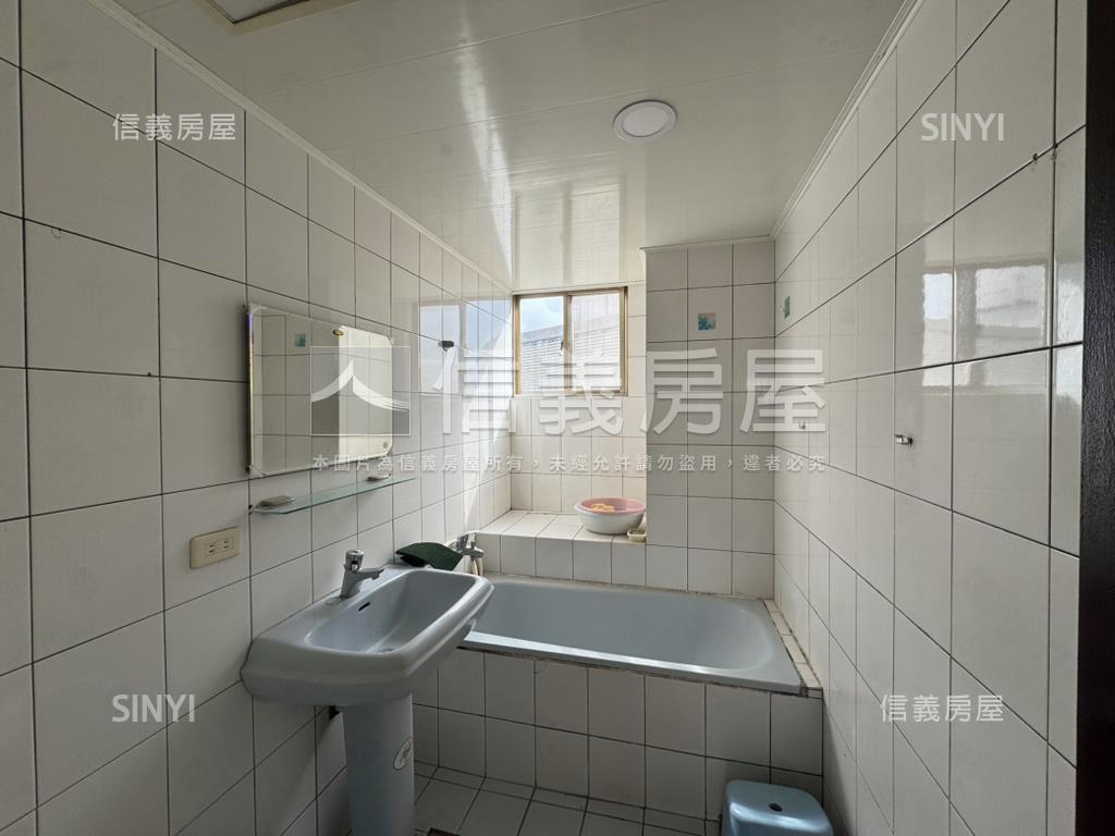 凱悅宮廷三房車位房屋室內格局與周邊環境