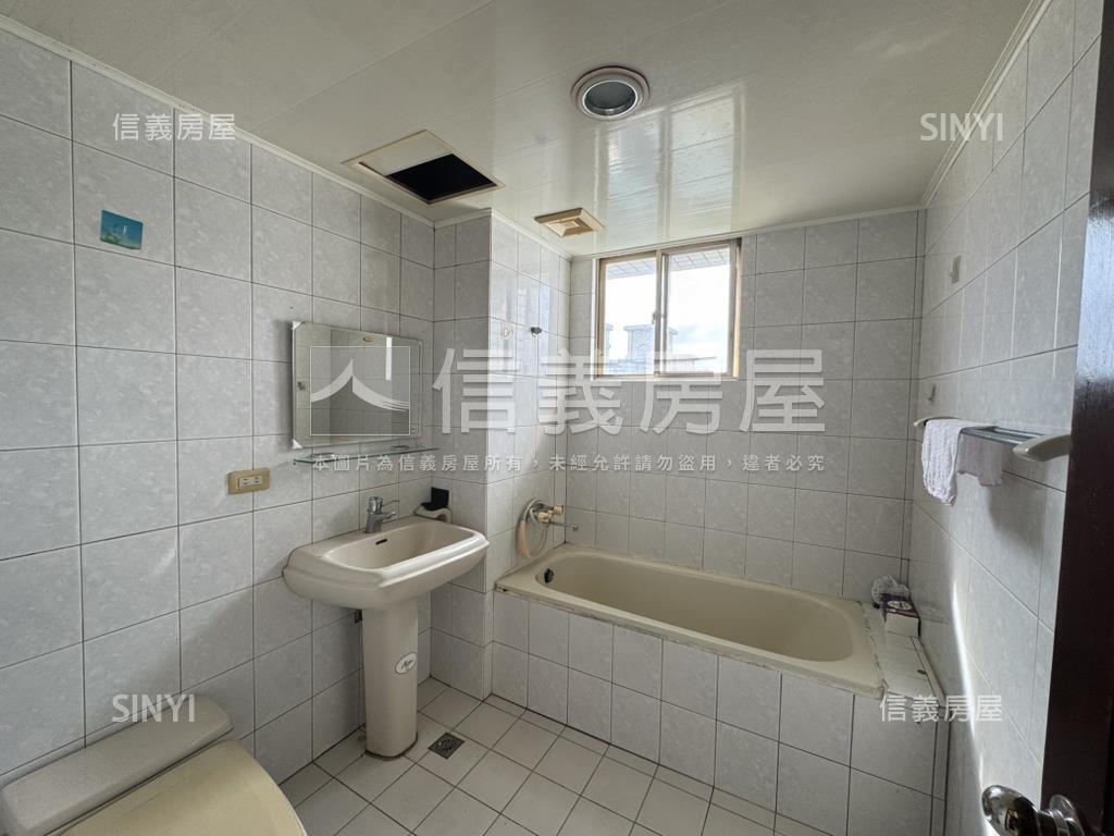 凱悅宮廷三房車位房屋室內格局與周邊環境