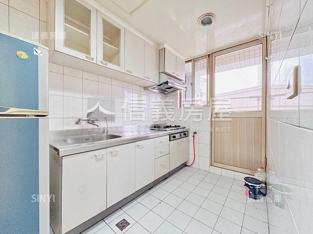 凱悅宮廷三房車位房屋室內格局與周邊環境