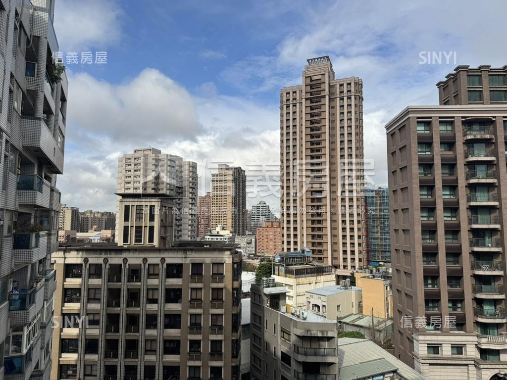 凱悅宮廷三房車位房屋室內格局與周邊環境