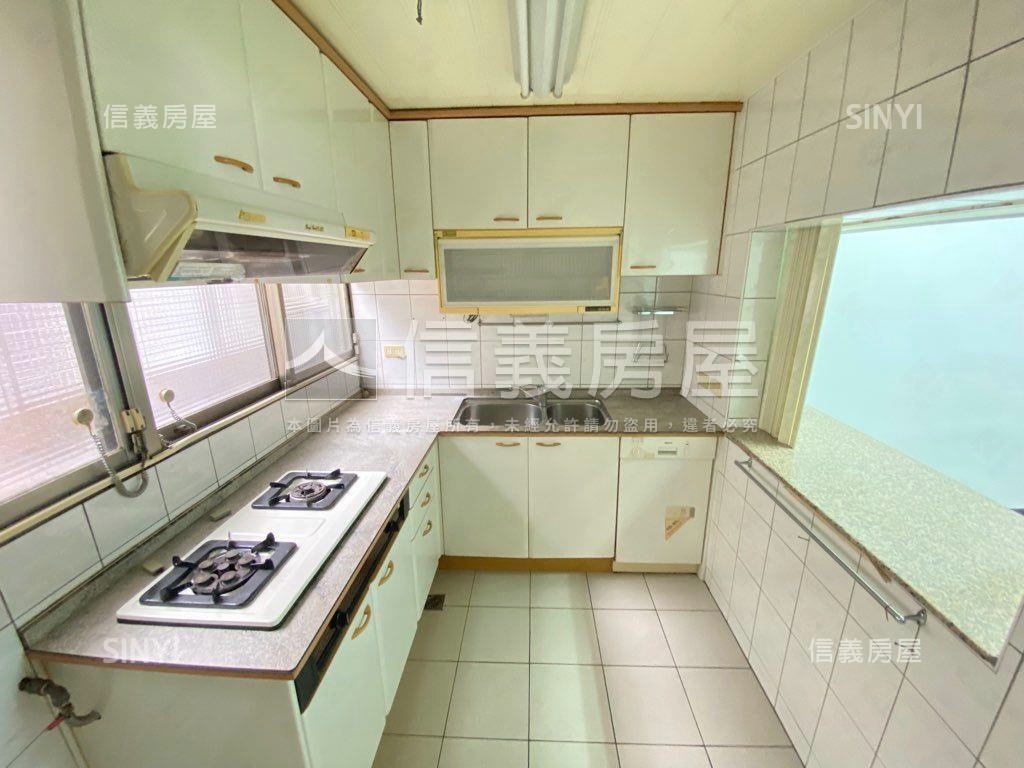 北市中心山景改建透天房屋室內格局與周邊環境