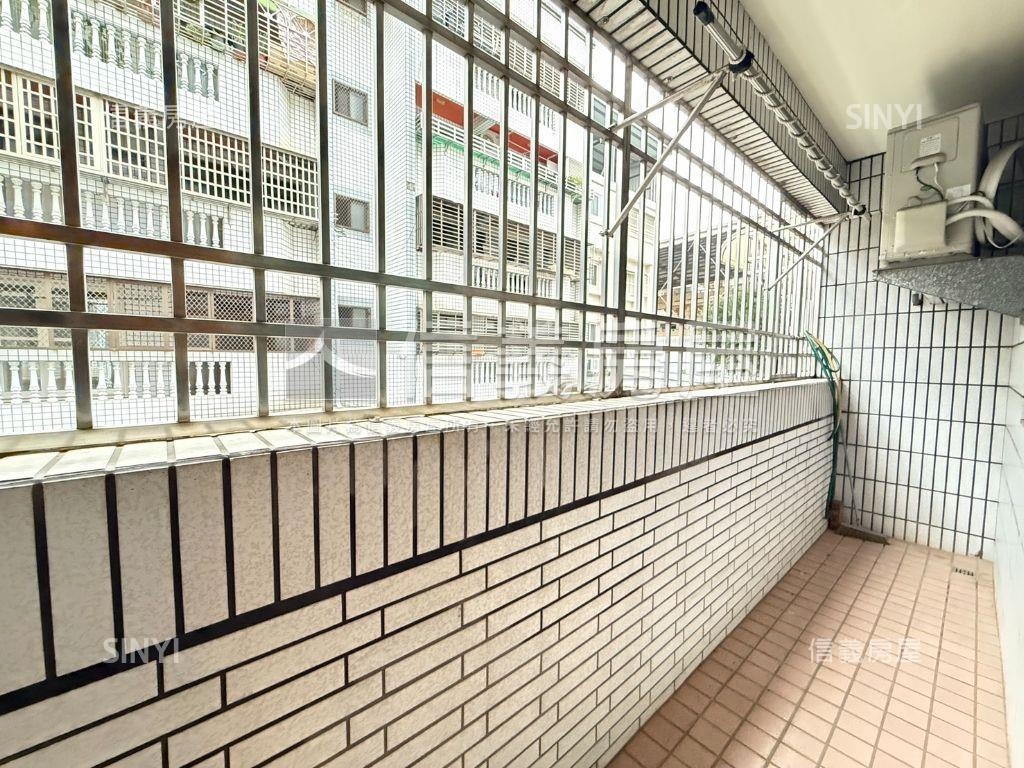 中央公園水湳大面寬透天房屋室內格局與周邊環境