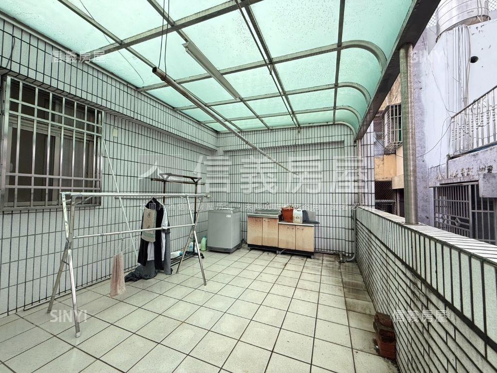 中央公園水湳大面寬透天房屋室內格局與周邊環境