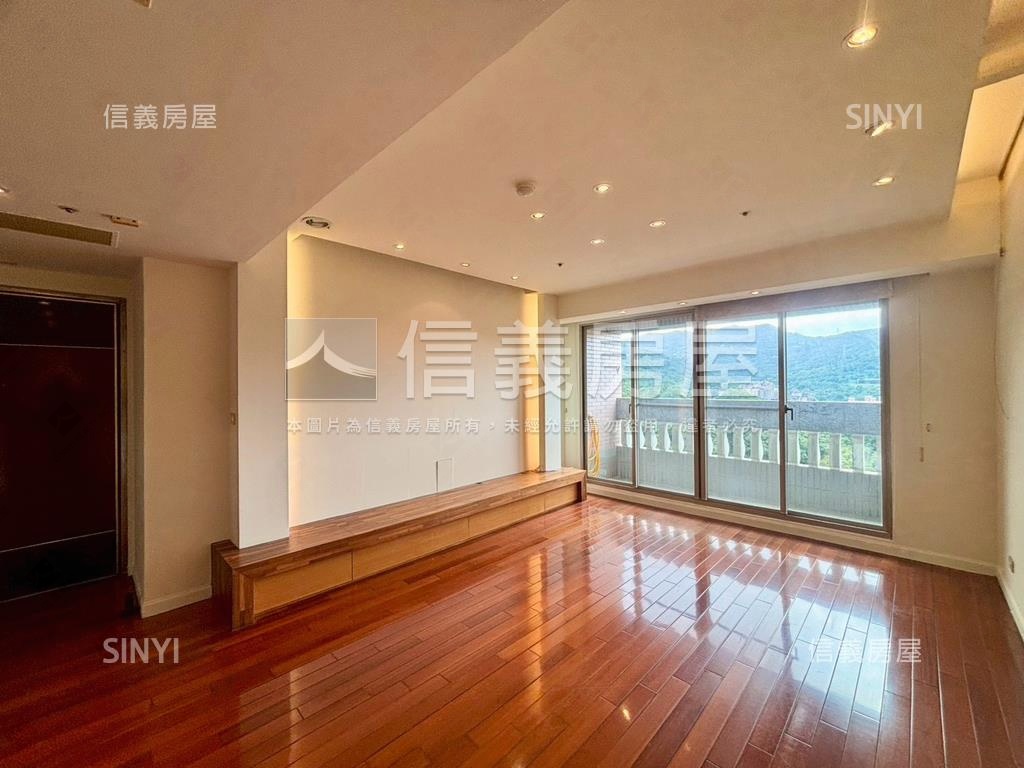 三面採光翡翠城堡景觀戶房屋室內格局與周邊環境