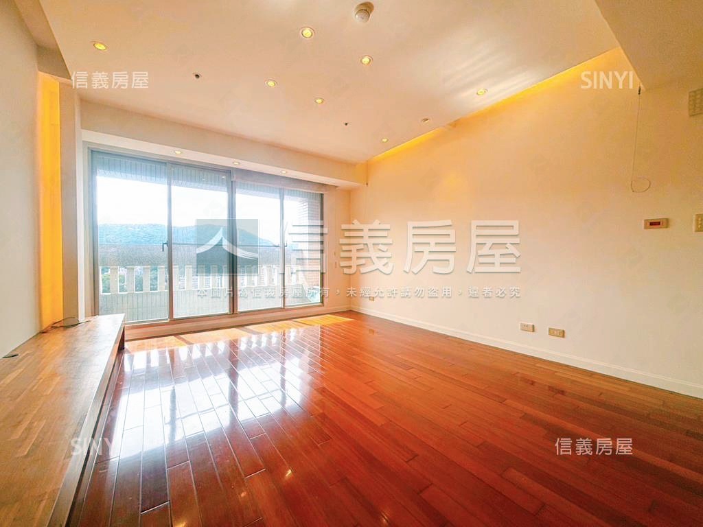 三面採光翡翠城堡景觀戶房屋室內格局與周邊環境