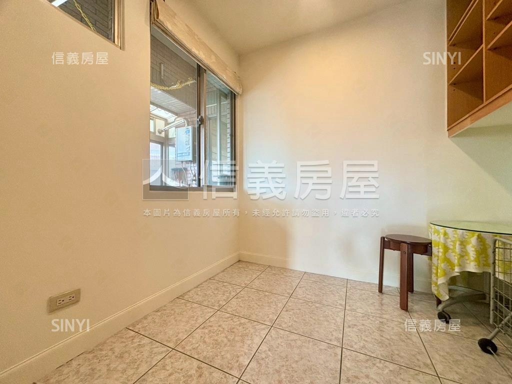 三面採光翡翠城堡景觀戶房屋室內格局與周邊環境