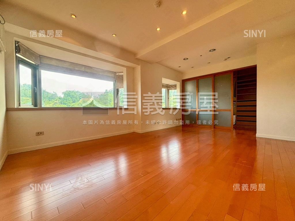 三面採光翡翠城堡景觀戶房屋室內格局與周邊環境