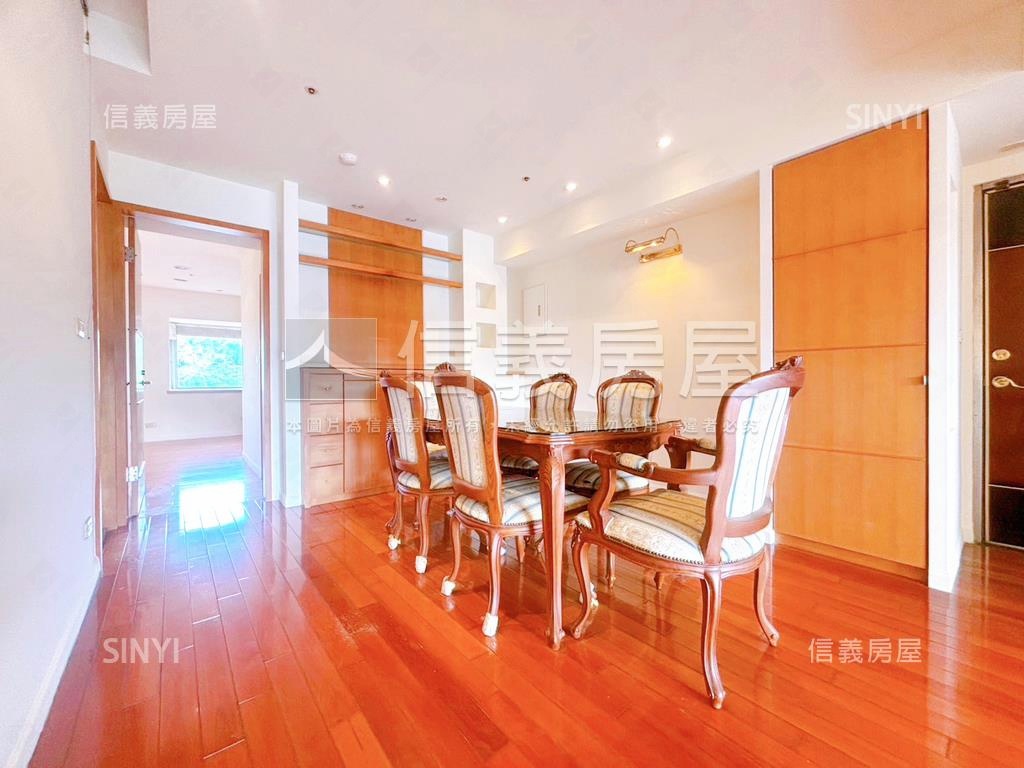 三面採光翡翠城堡景觀戶房屋室內格局與周邊環境