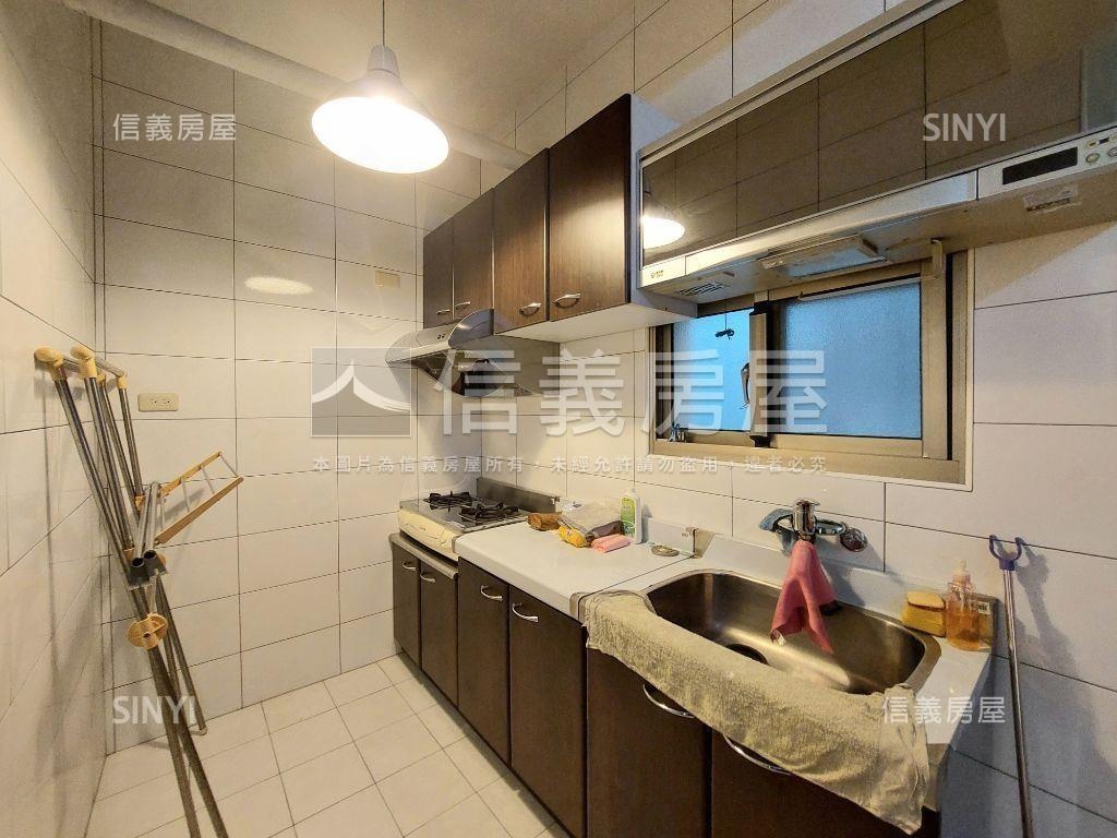 車站捷運輕軌機能美宅房屋室內格局與周邊環境