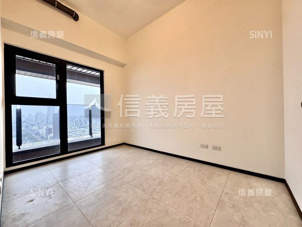 全新高醫景觀捷運三房車位房屋室內格局與周邊環境